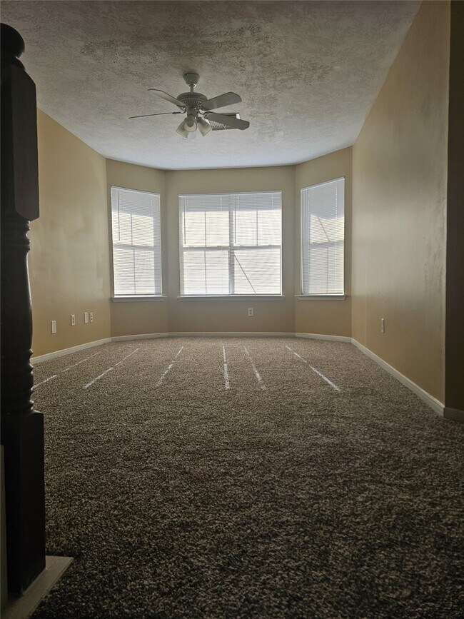 Building Photo - 12111 N Brenton Knoll Dr