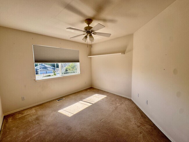 Building Photo - Bothell Townhouse