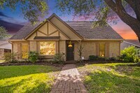 Building Photo - 302 Lochnell Dr