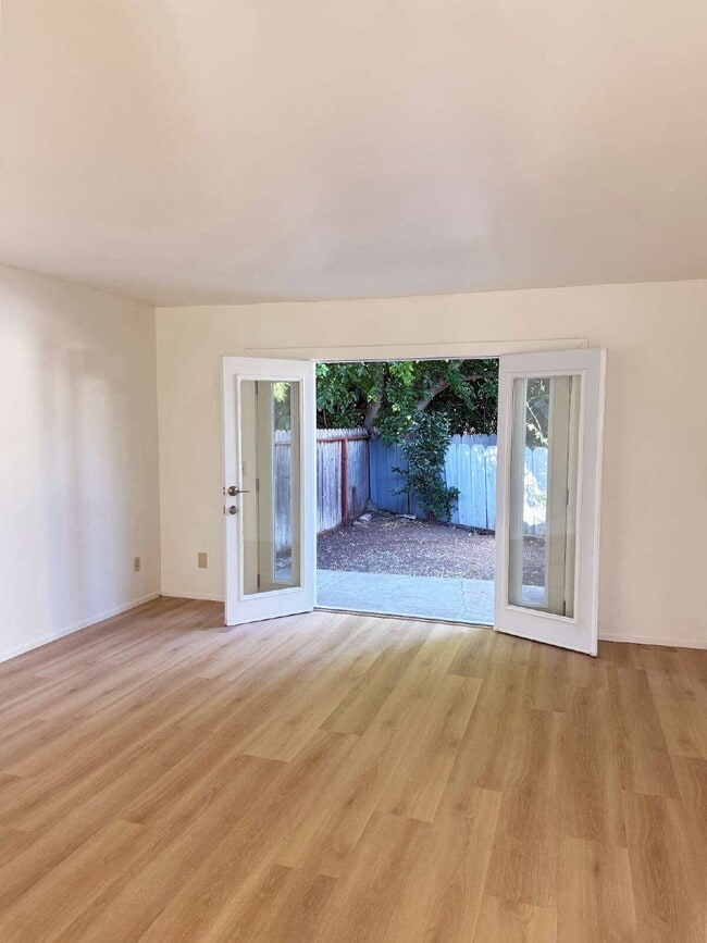Building Photo - 2BD/1BA Single-Level Home Near Sonoma Plaza | Available Now!