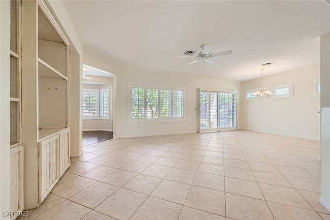 Building Photo - 2313 Fox Hills Dr