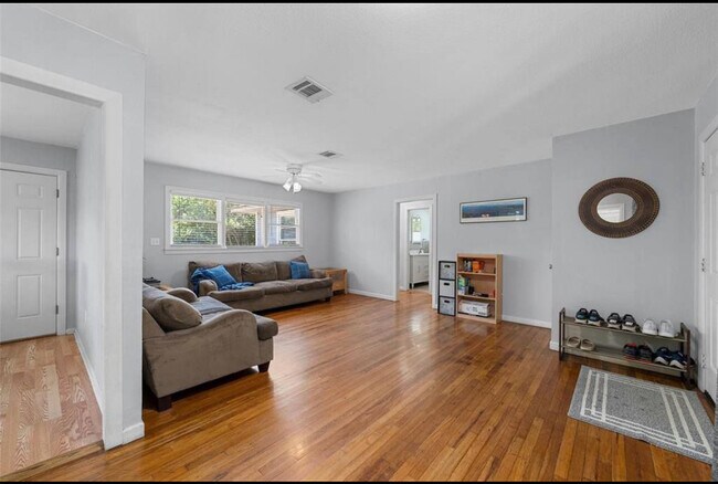 Building Photo - 1025 N 32nd St