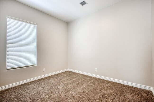 Building Photo - Beautiful East side House 4 bed-2.5 baths, part of The Club that includes Swimming Pool, Gym, Ten...