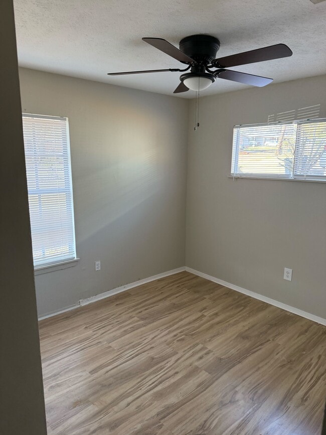 Building Photo - 332 N Flag Chapel Rd