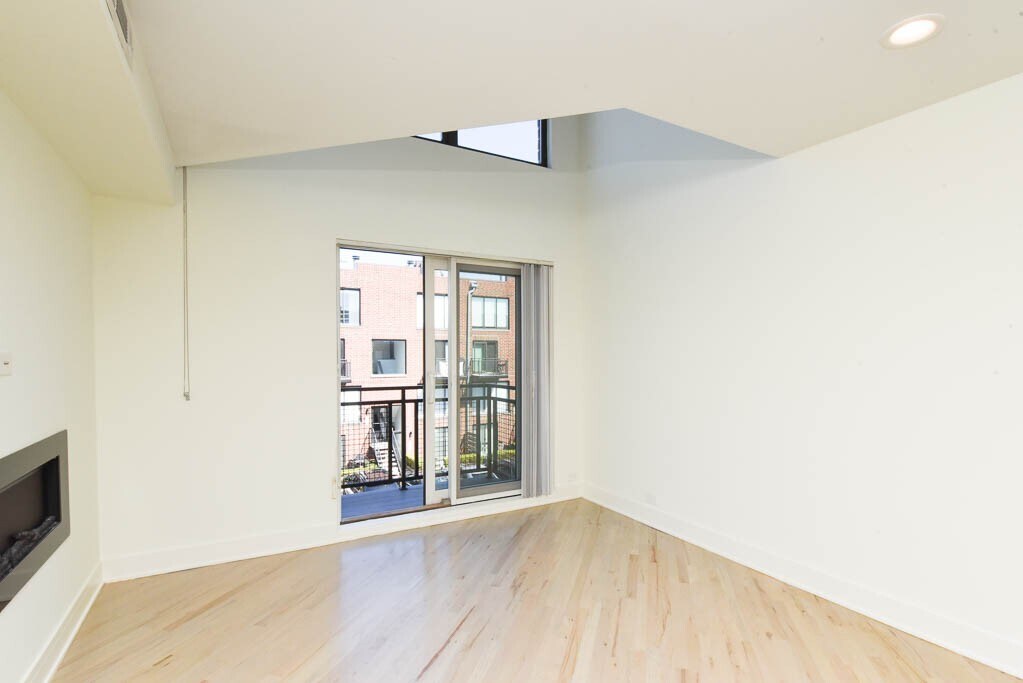 Building Photo - 1036 W Grace St