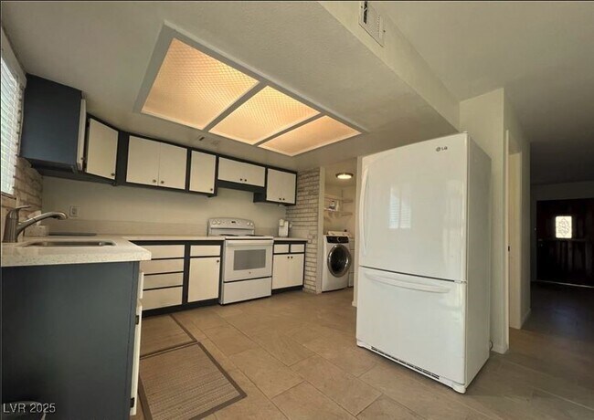 Building Photo - 5247 Lisagayle Ct