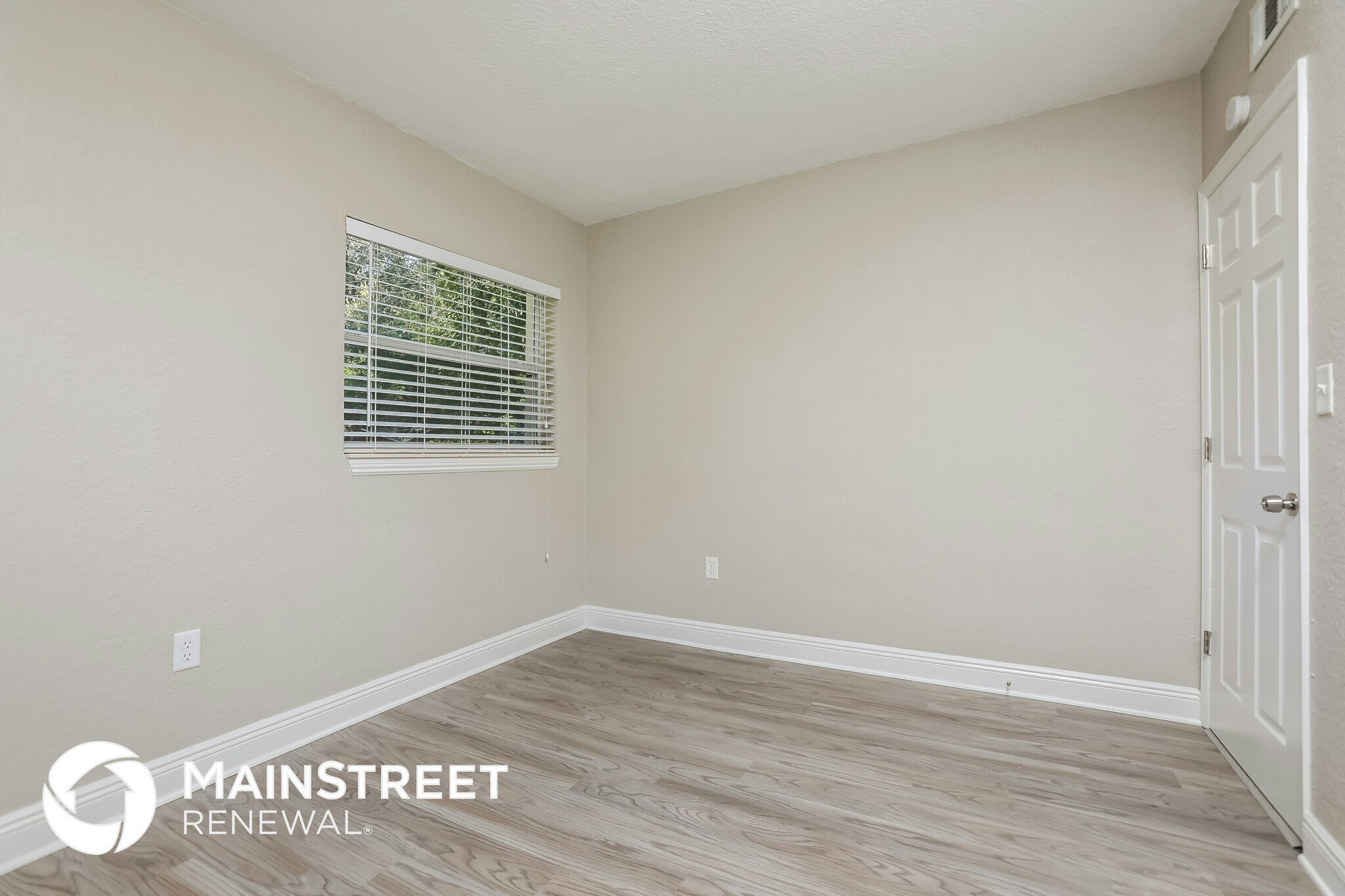 Building Photo - 1123 Suncrest Dr