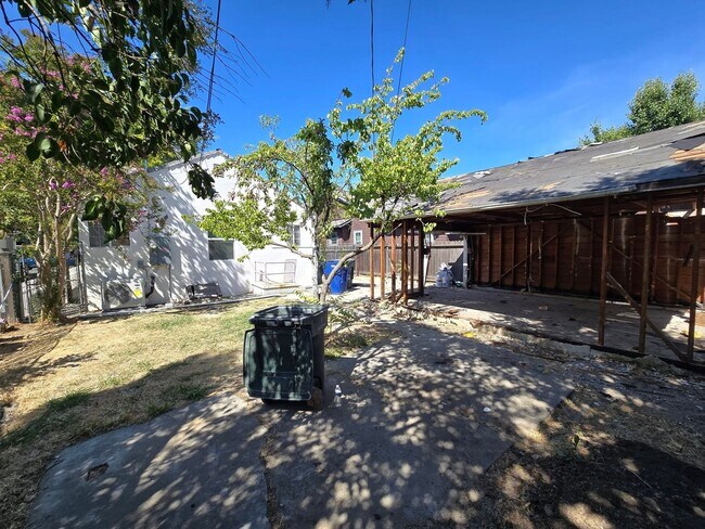 Building Photo - Completely Remodeled Home for Rent – Midtown Sacramento