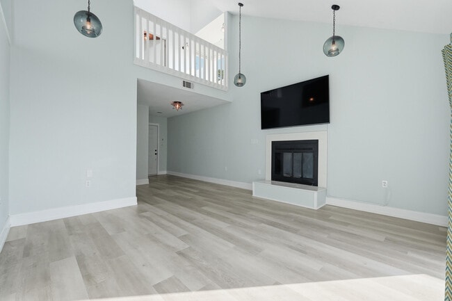 Building Photo - 7 Marina Cove Dr