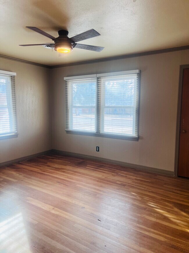 Building Photo - 2013 S Milam St