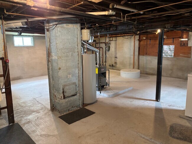 Building Photo - 19 Dott Ave