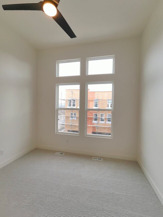 Building Photo - Aspen Ridge Lane #126