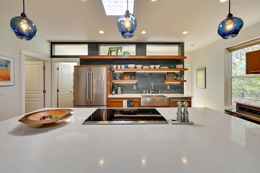 Building Photo - 2237 NW Torrey Pines Dr