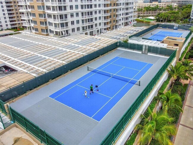 Building Photo - 801 Brickell Key Blvd