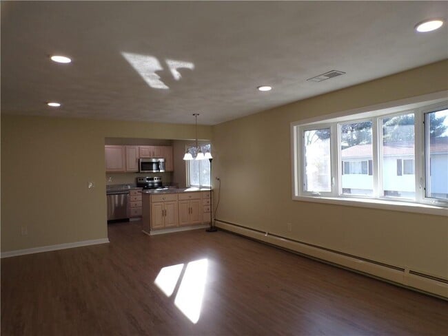 Building Photo - 144 Edaville Ct