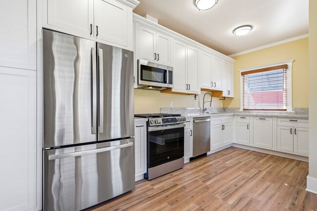 Building Photo - 314 E Palmyra Ave