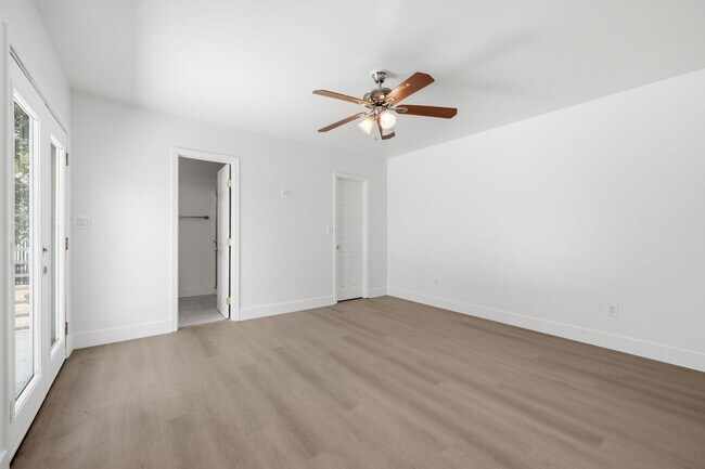 Building Photo - 6204 Mary Ln Dr