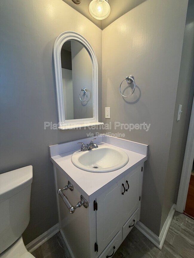 Building Photo - 240 Carter Rd