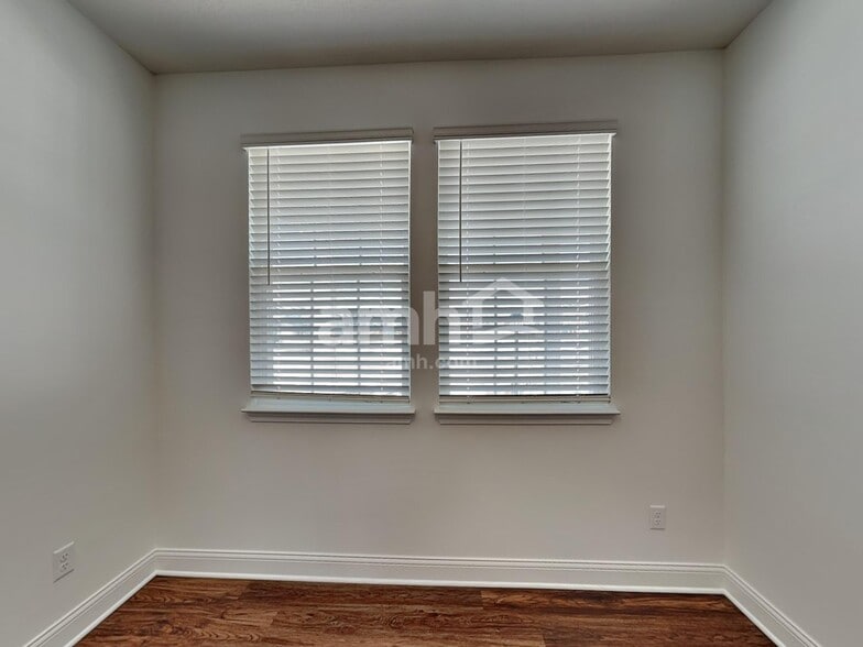 Building Photo - 802 Castor Ct