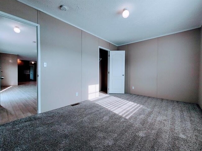 Building Photo - 205 W Tower Ln