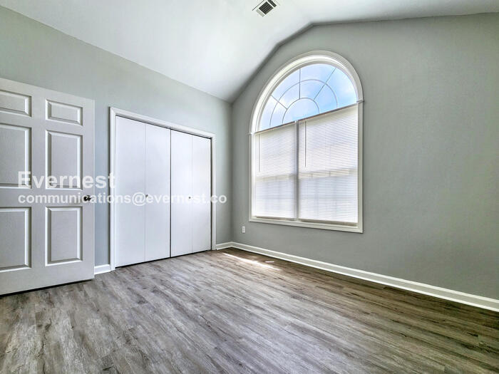 Building Photo - 2175 Red Oak Cir