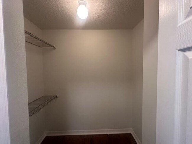 Building Photo - Pool home for rent !