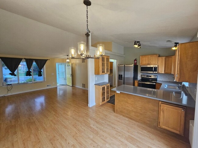 Building Photo - Stunning Home in Medical Lake