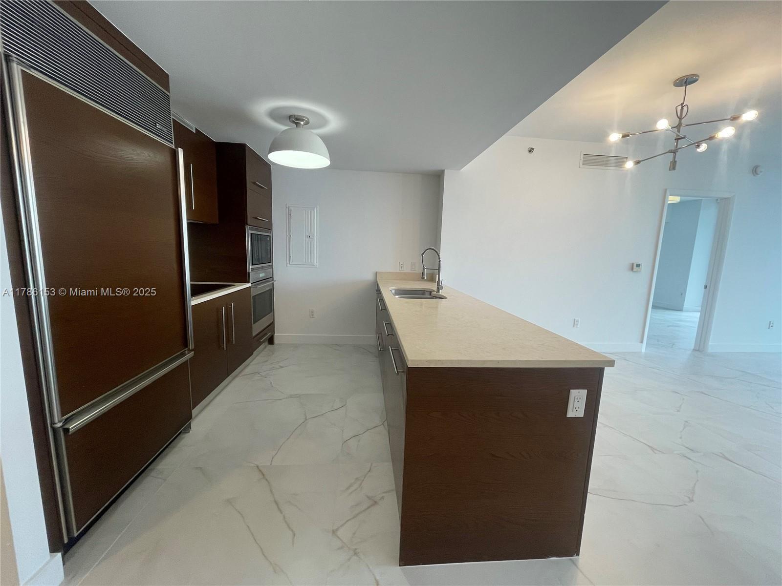 Building Photo - 465 Brickell Ave