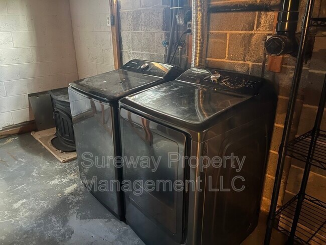 Building Photo - 534 Pardee Blvd