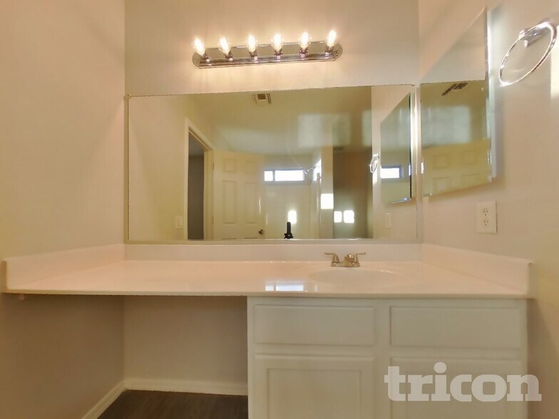 Building Photo - 3017 N 89th Dr