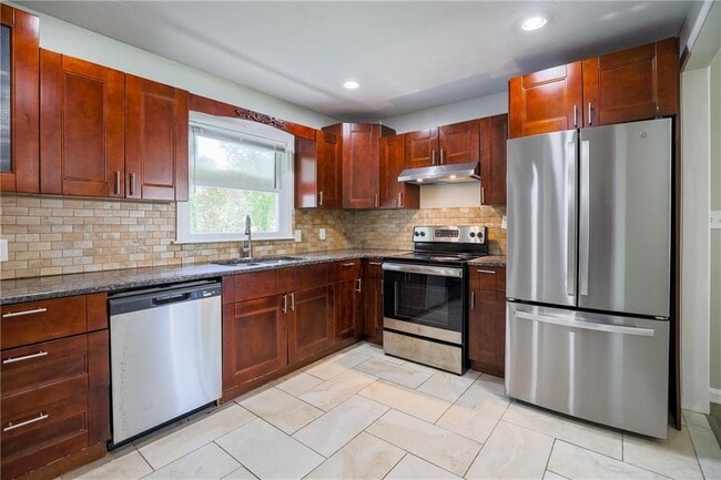 Building Photo - 2945 Belvedere Ln