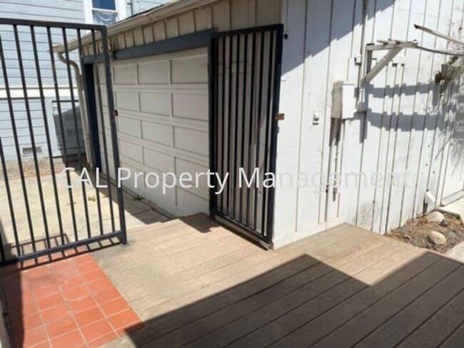 Building Photo - Charming 2 Bed/1.5 Bath house!
