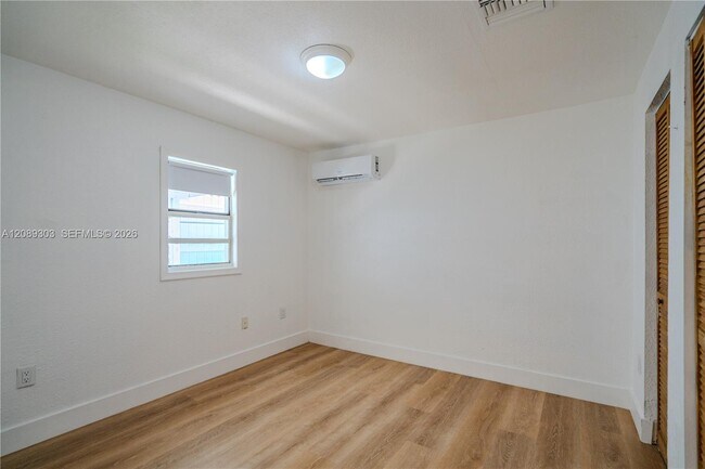 Building Photo - 27 SW 55th Avenue Rd