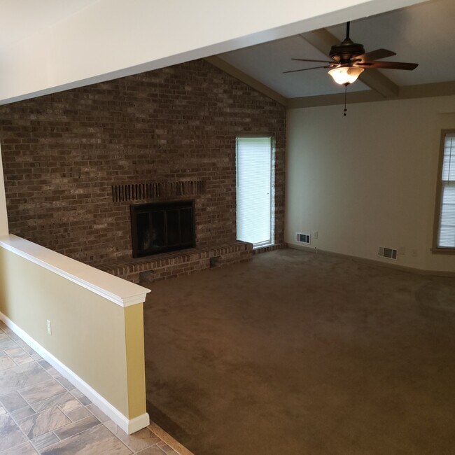 Building Photo - 552 Mendon Rd