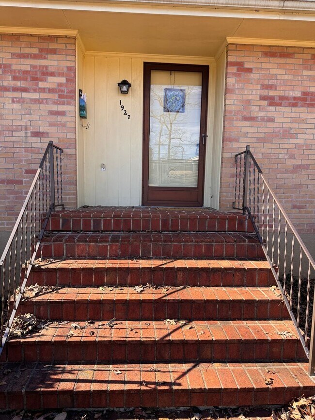 Building Photo - 4 Bedroom || 2.5 Bathroom Home in Boonsboro