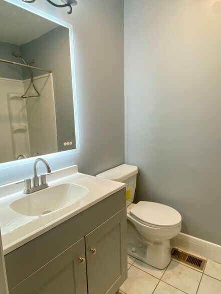 Building Photo - 9505 Tiverton Way