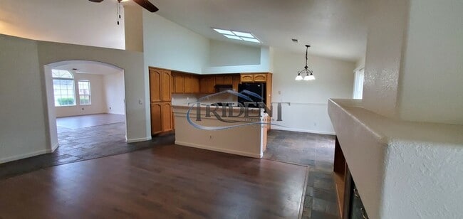 Building Photo - Beautiful Yuba City home on a large lot
