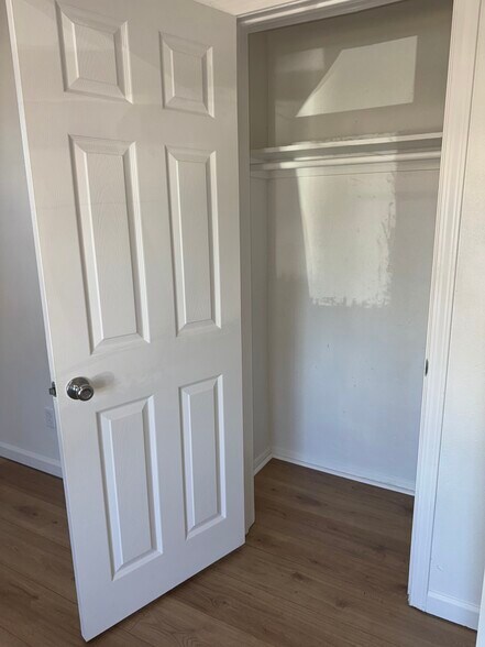 Building Photo - 144 E Avenue Q