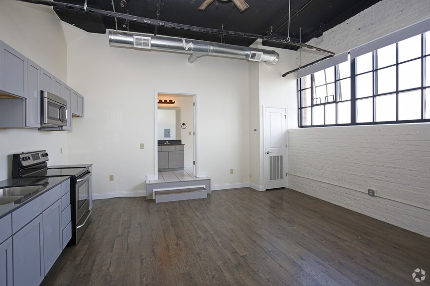 Studio, 1 BA - Living Area - Magnolia Lofts