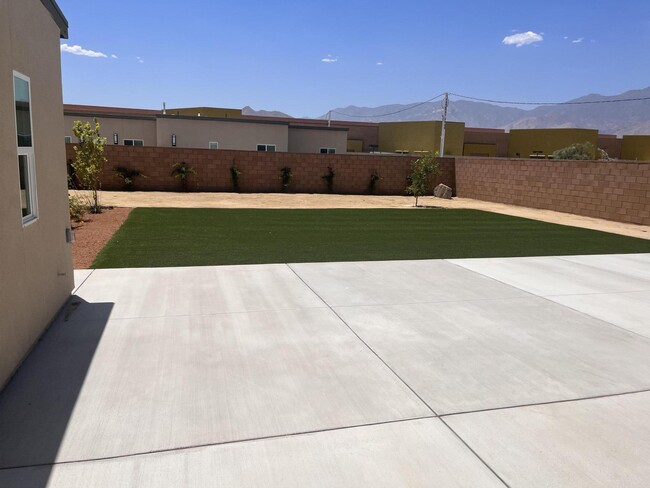 Building Photo - 67105 Mission Dr