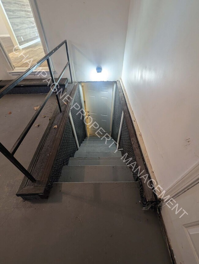 Building Photo - Unique single family home with second unit...