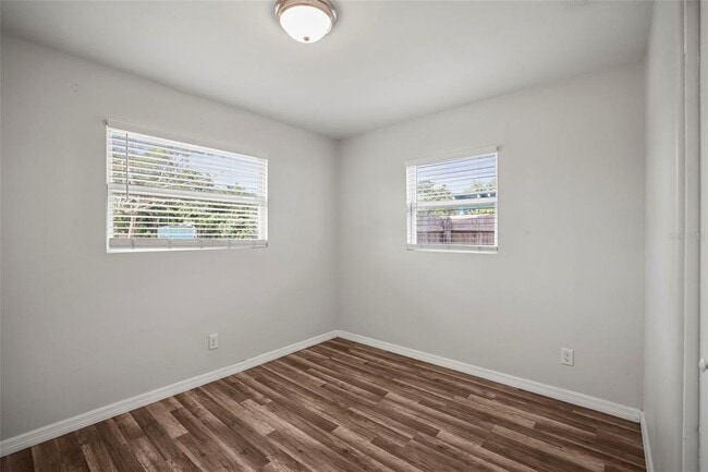 Building Photo - 2601 16th Ave N