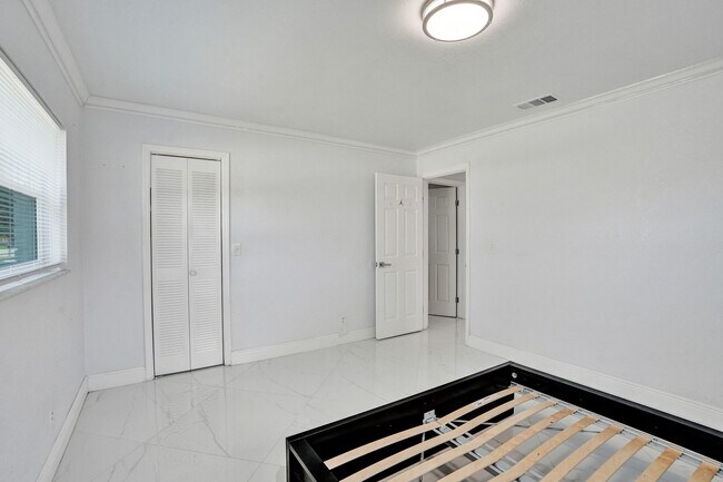 Building Photo - 855 NW 80th Terrace