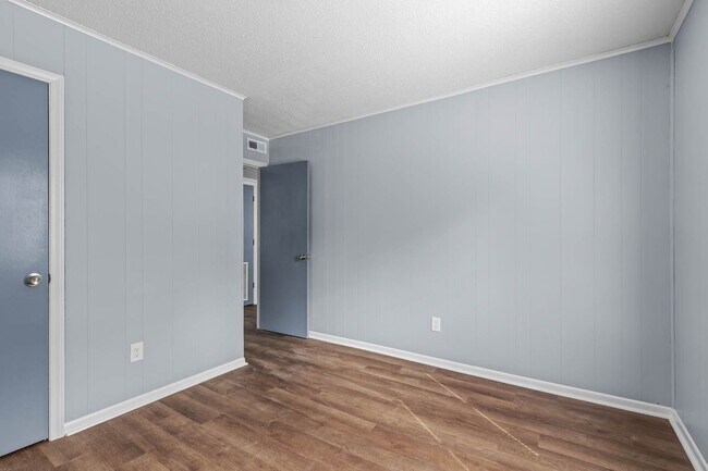 Building Photo - 107 Ravenwood Dr