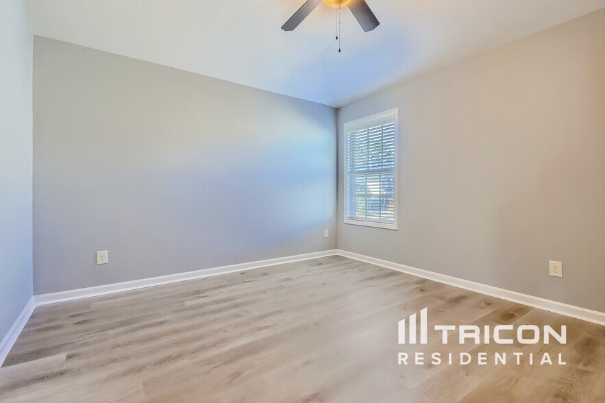 Building Photo - 27 Hillshire Dr