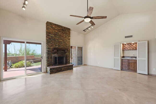 Building Photo - Pending/ Rented - Refined Desert Living in the Catalina Foothills