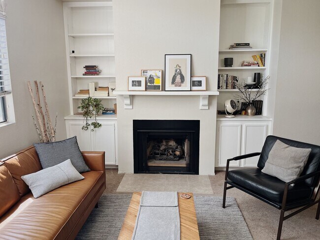 Building Photo - Beautiful Upscale Private Two Bed, Two Bat...