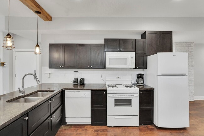 Building Photo - 288 S Souder Ave