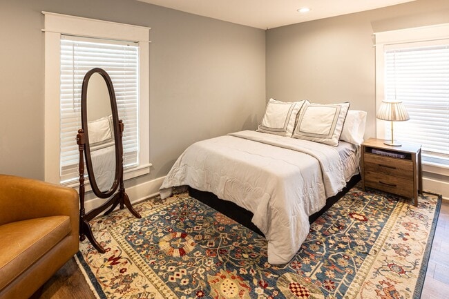 Building Photo - 1515 1/2 S Carson Ave