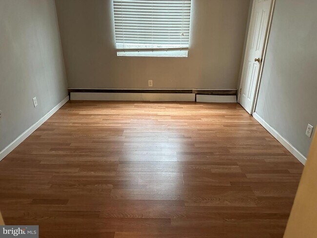 Building Photo - 124 Easton Rd